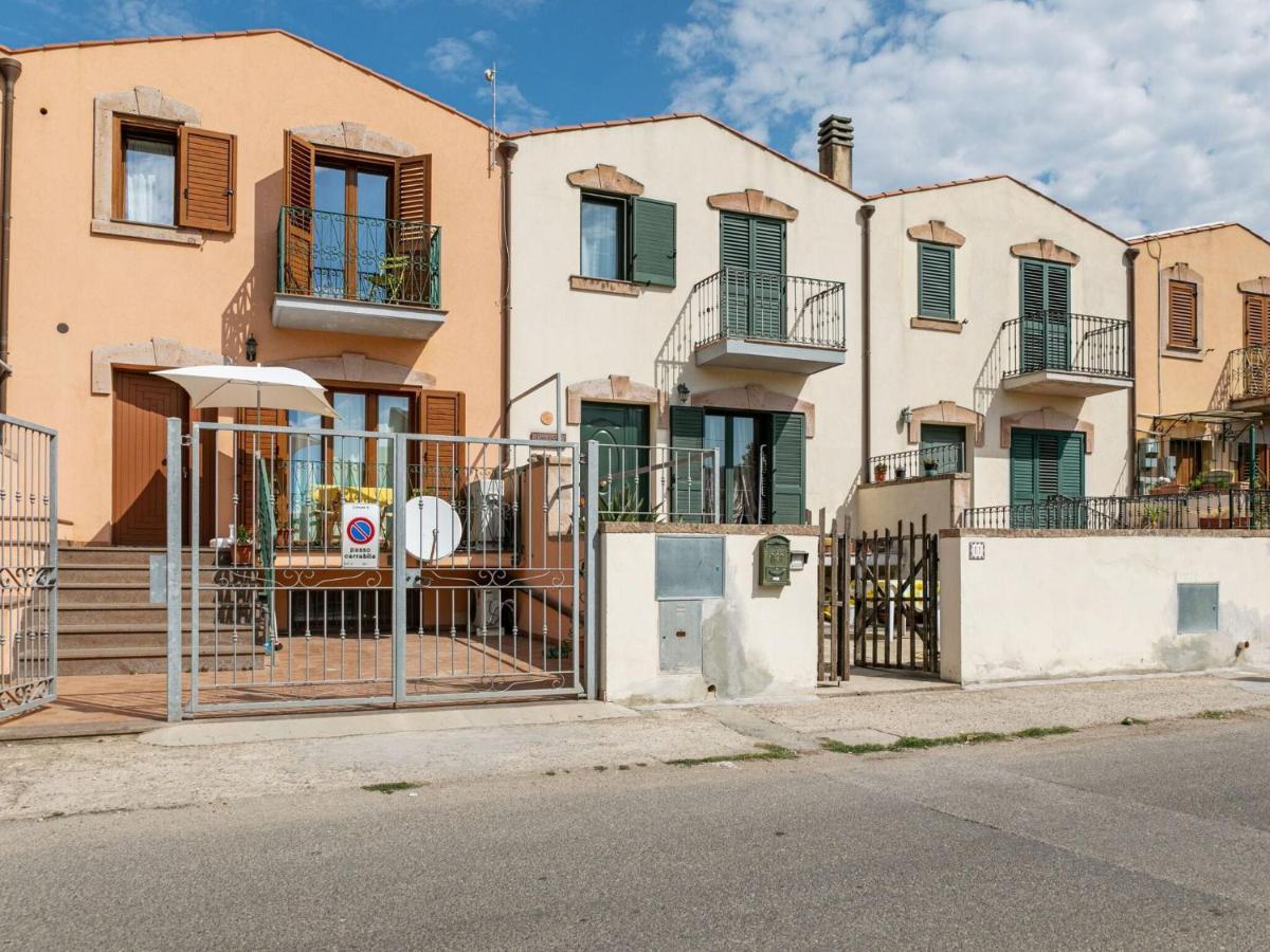 Belvilla By Oyo Casa Santa Giusta Боза Екстер'єр фото